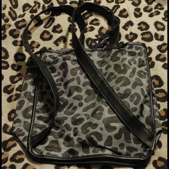 Reversible Backpack - Picture 2 of 5